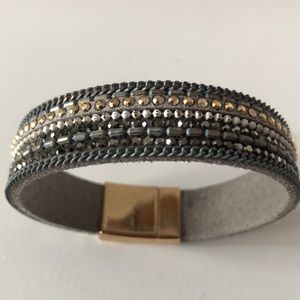 Grey embellished bracelet with magnetic clasp